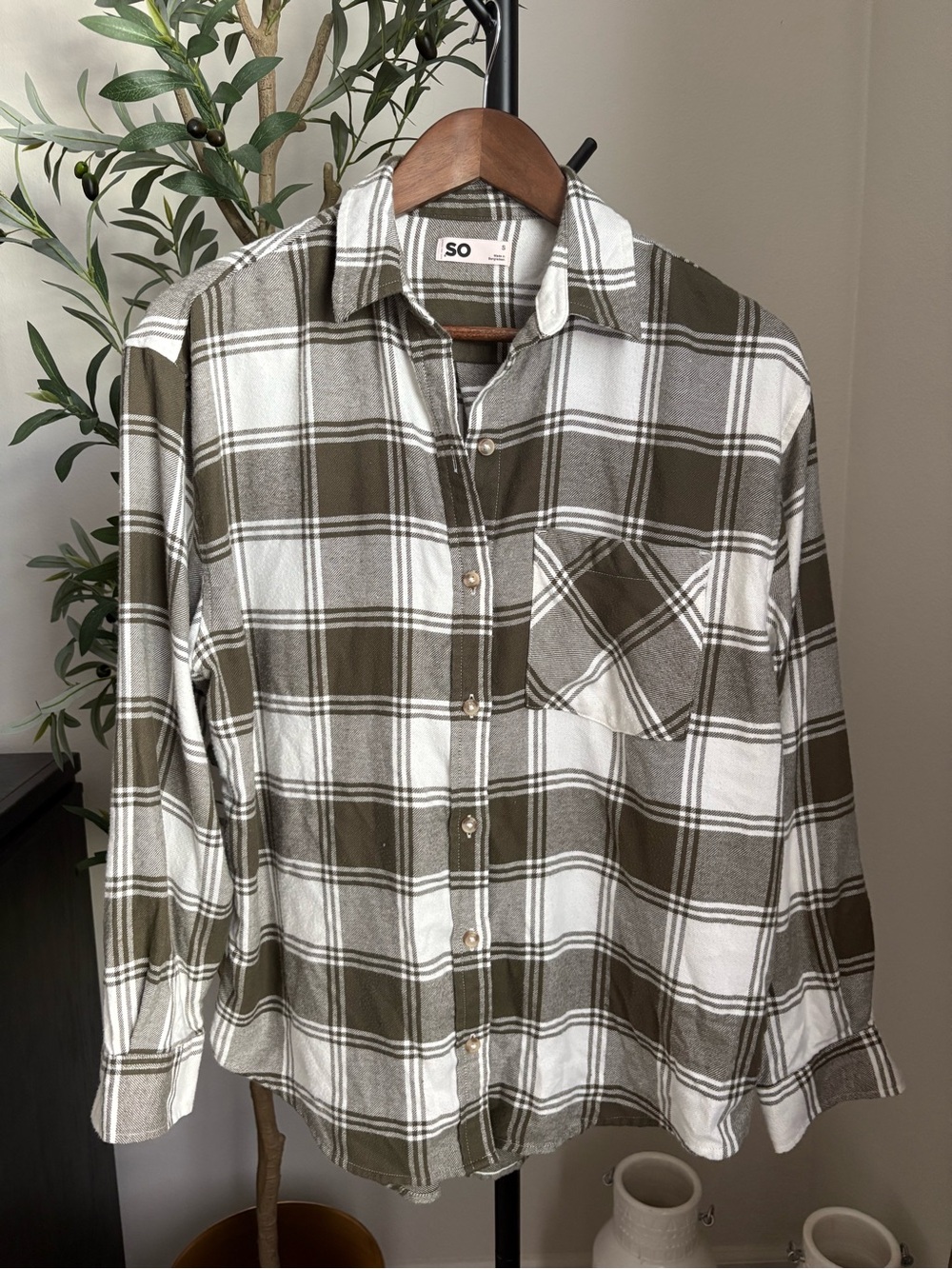 SO Olive & White Plaid Button-Front Shirt for Men